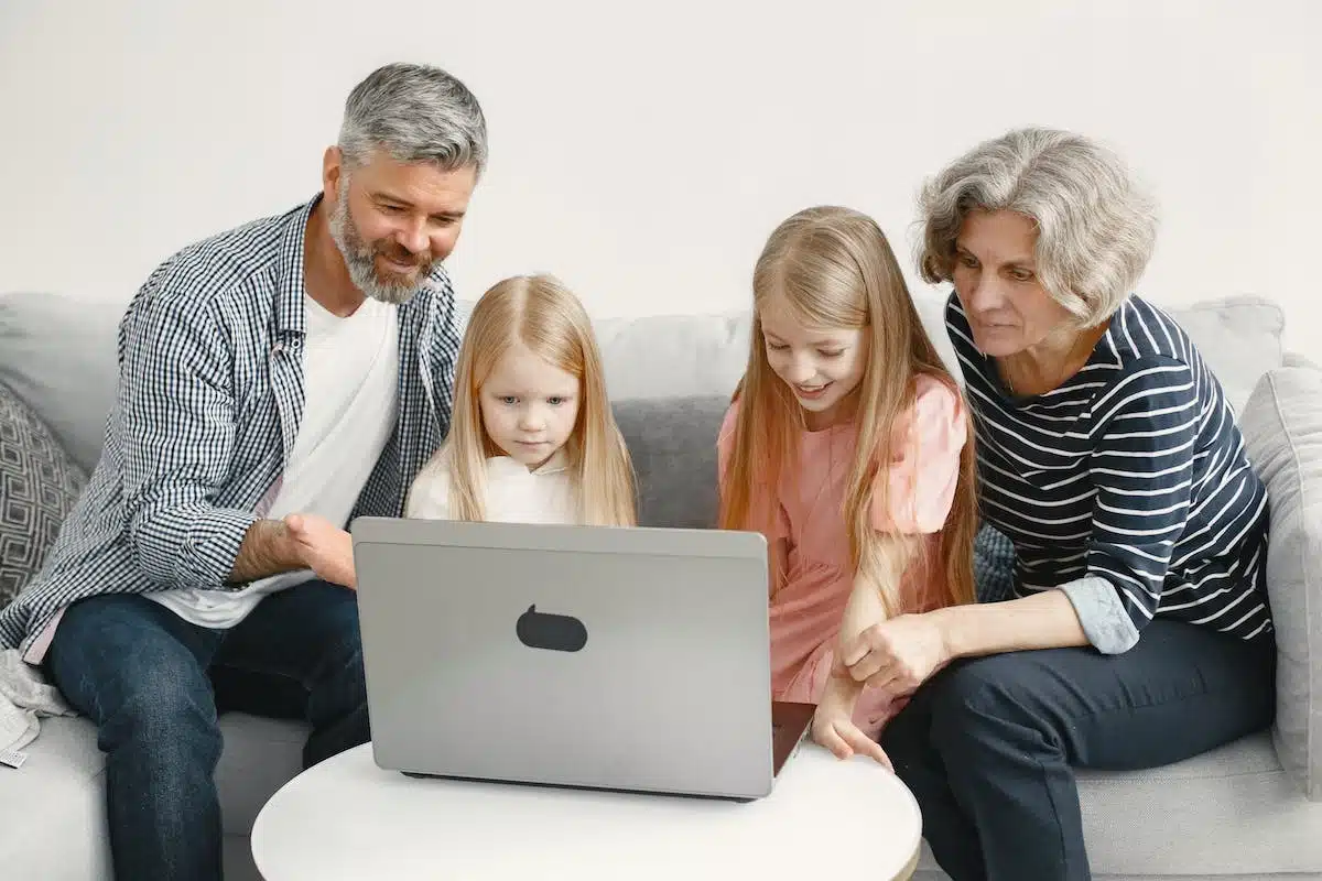 famille  technologie